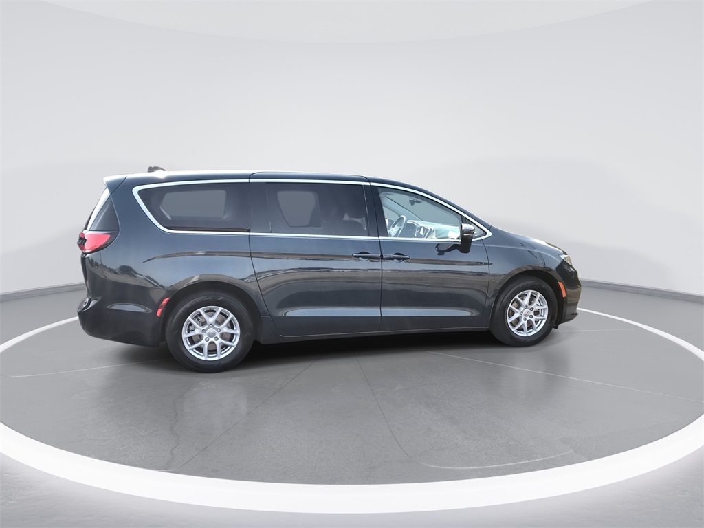 2023 Chrysler Pacifica Touring L photo 8