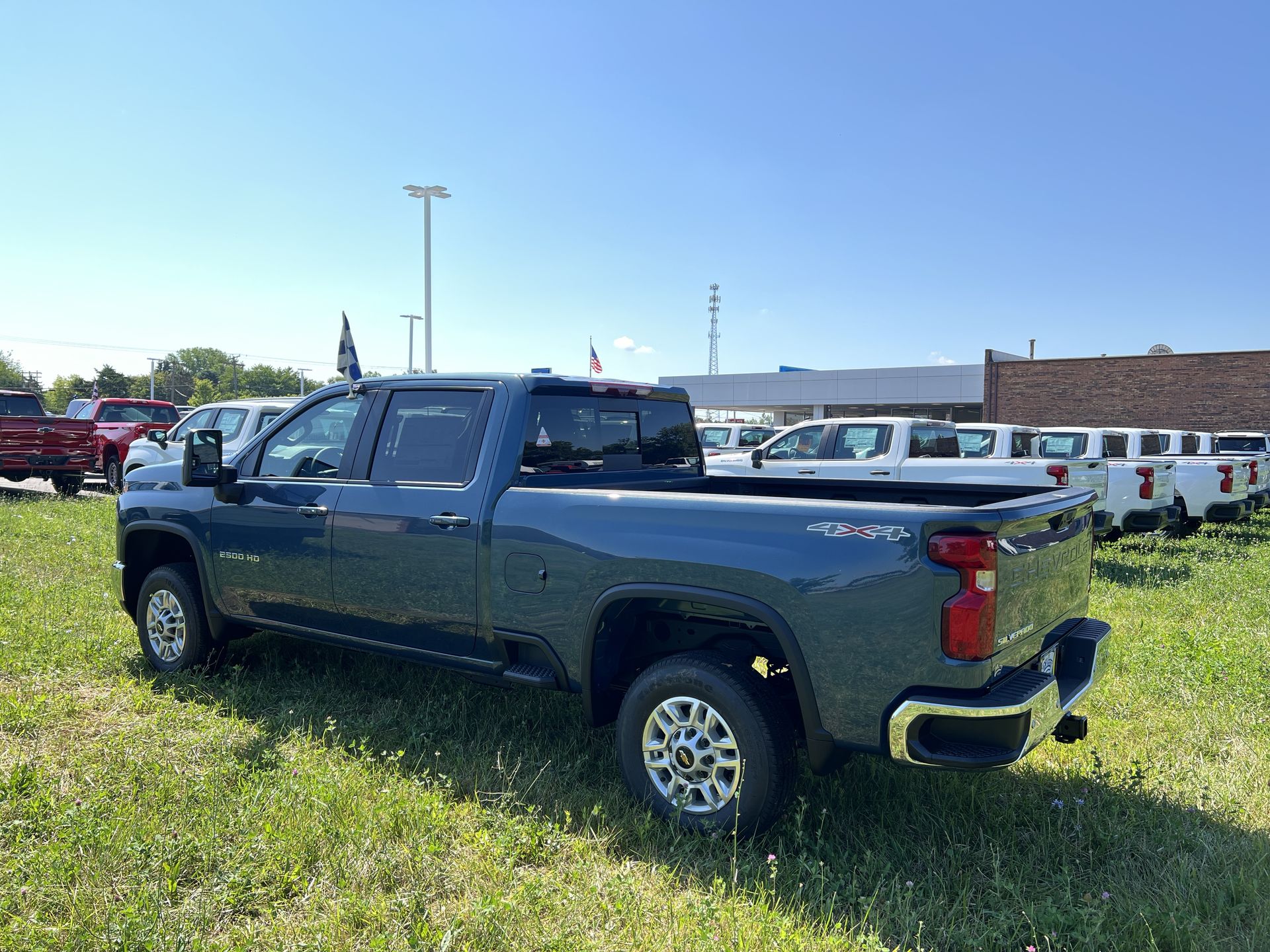 2025 Chevrolet Silverado 2500HD LT photo 3