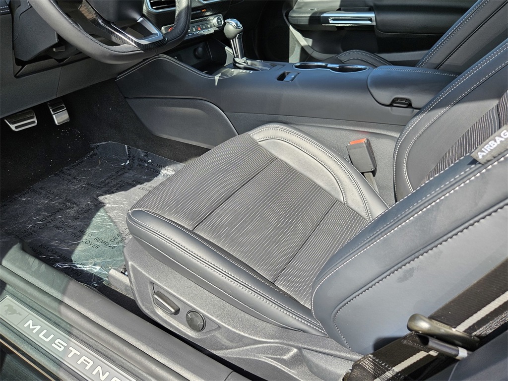 2025 Ford Mustang GT Premium Convertible photo 13