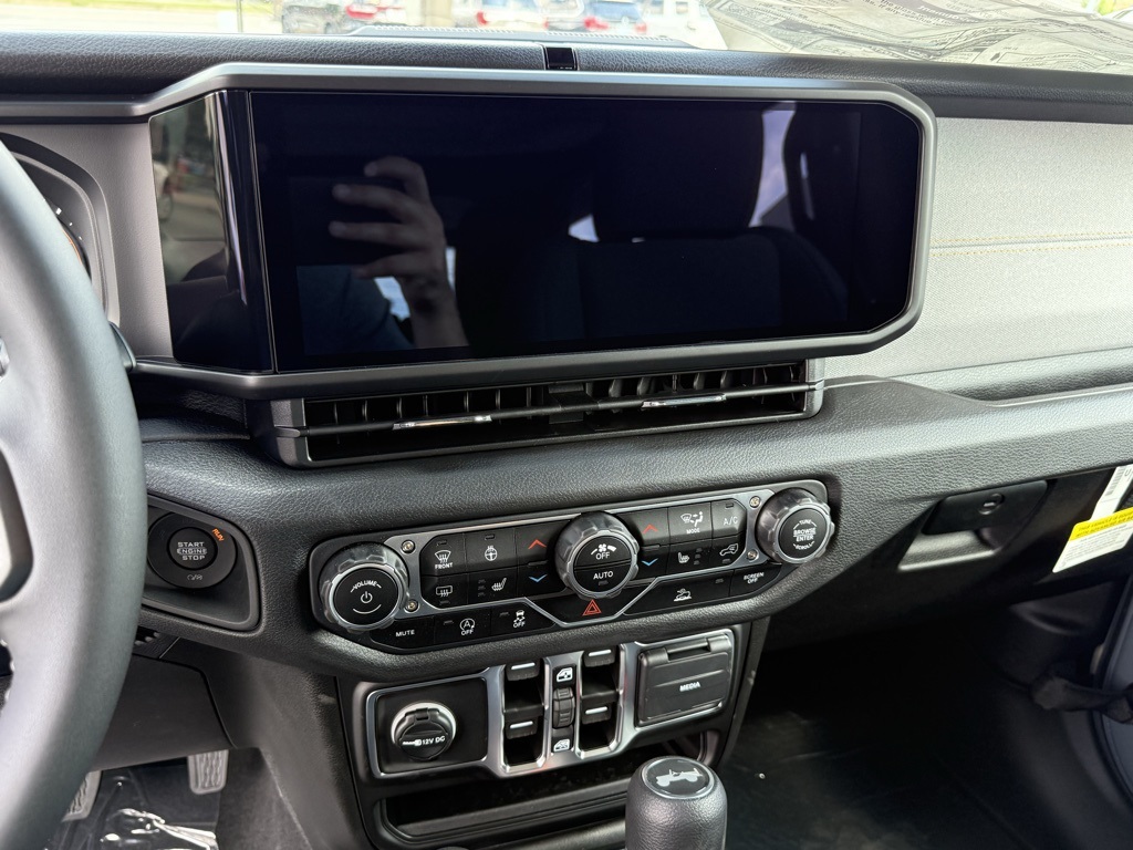 2025 Jeep Wrangler Sport S photo 19