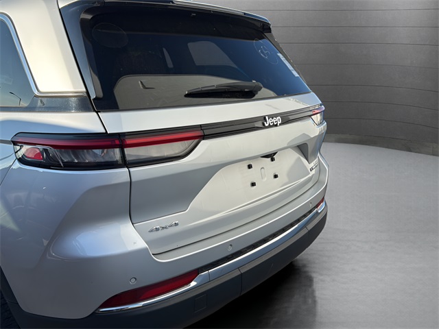 2023 Jeep Grand Cherokee Limited photo 2