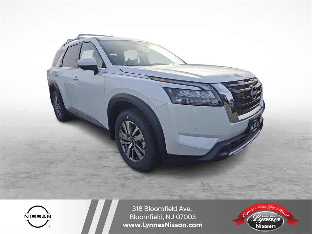 2025 Nissan Pathfinder SL's photo