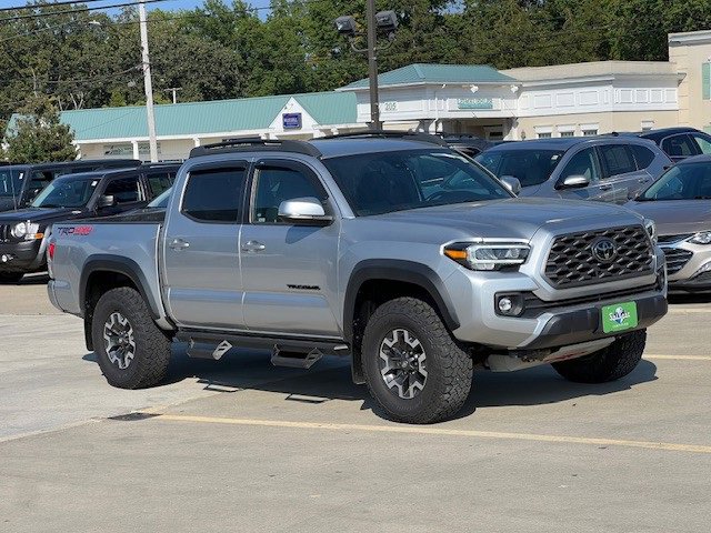 2022 Toyota Tacoma TRD Off-Road photo 2