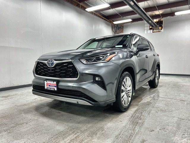 2024 Toyota Highlander Platinum's photo