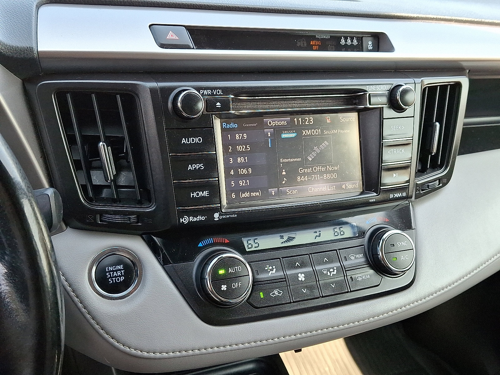 2018 Toyota RAV4 XLE photo 17