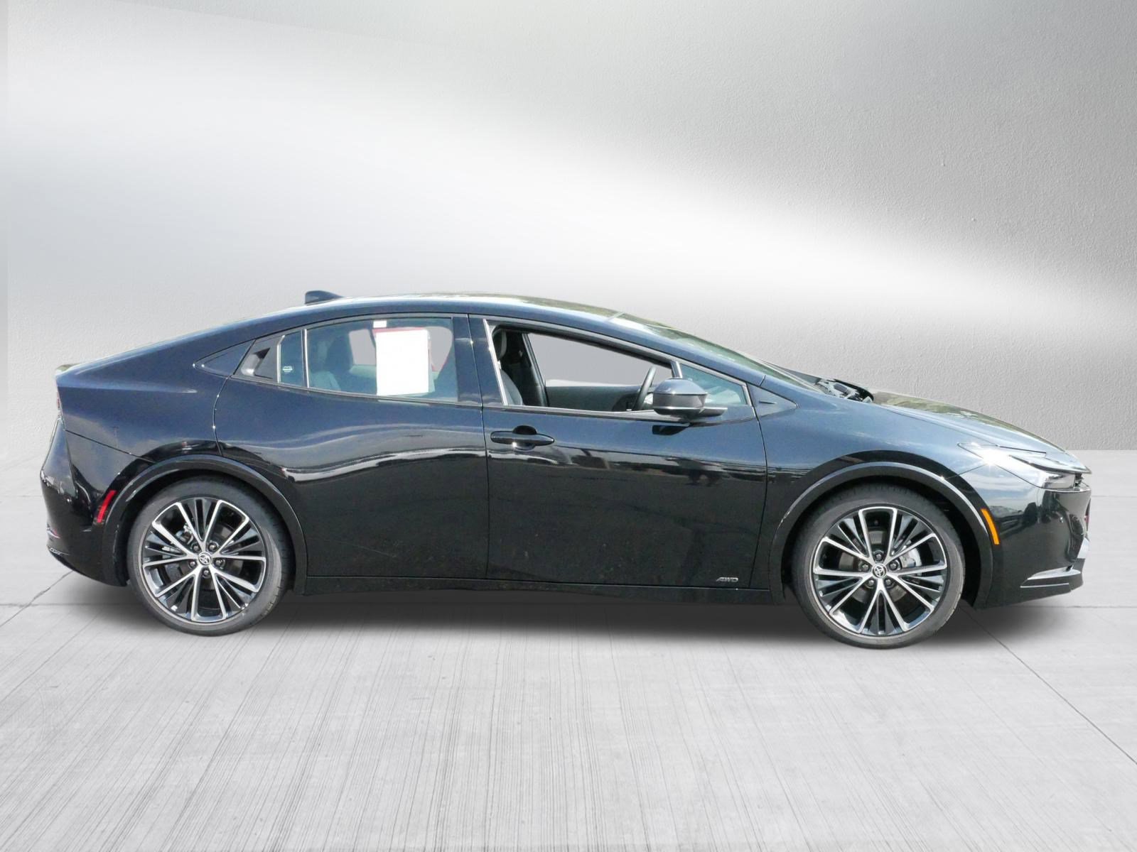 2024 Toyota Prius XLE photo 8