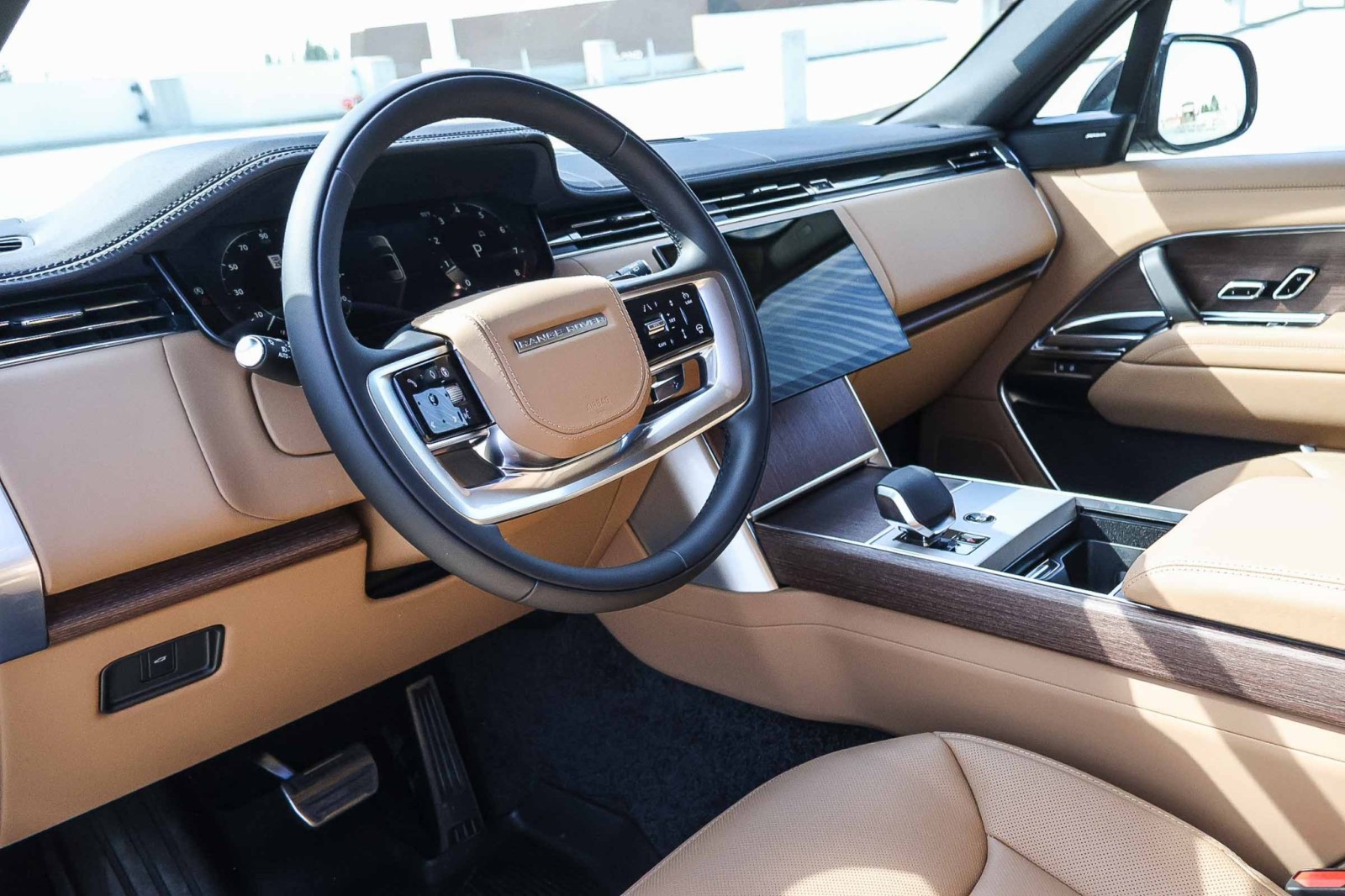 2025 Land Rover Range Rover SE photo 18