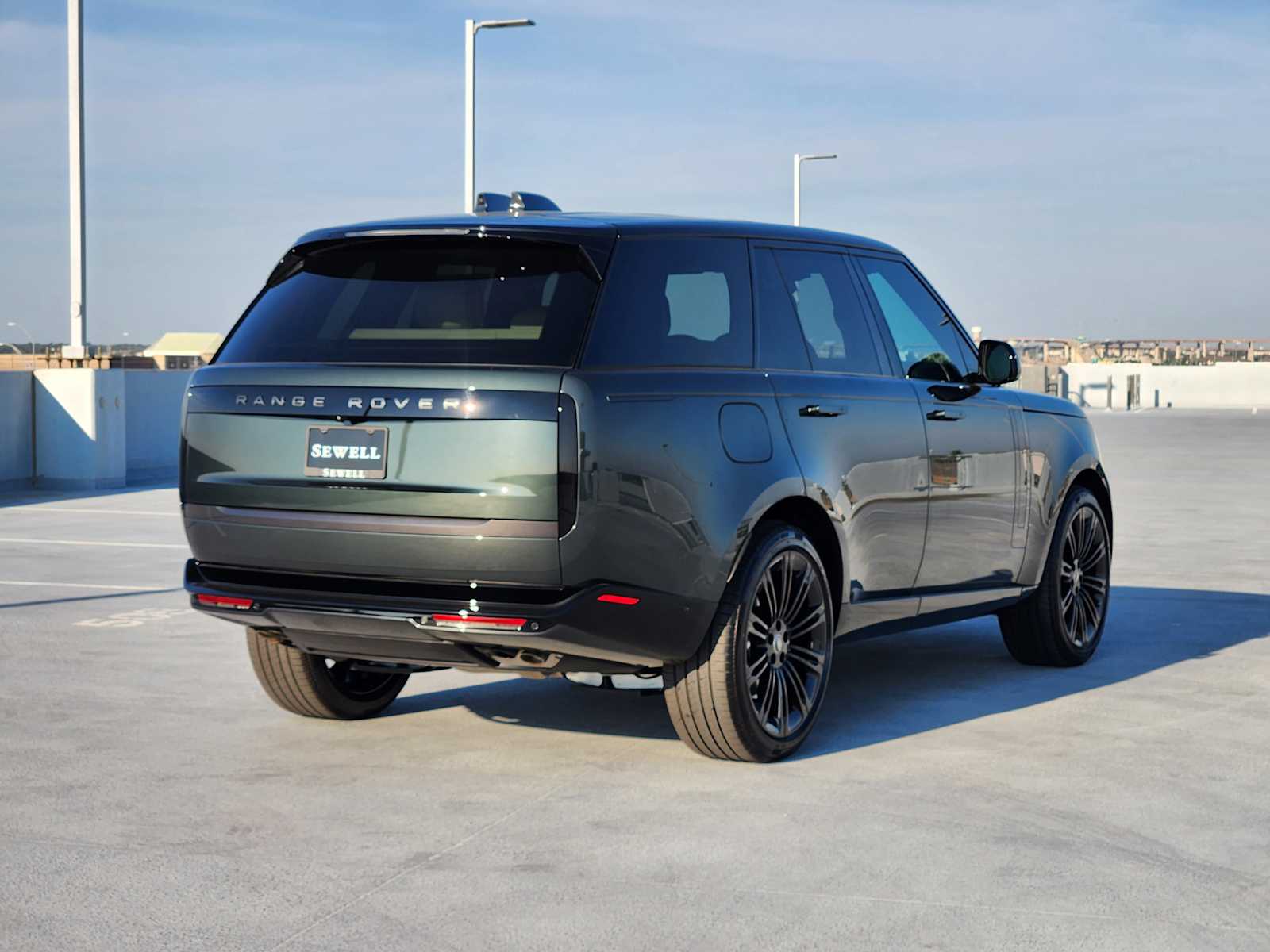 2025 Land Rover Range Rover SE photo 5