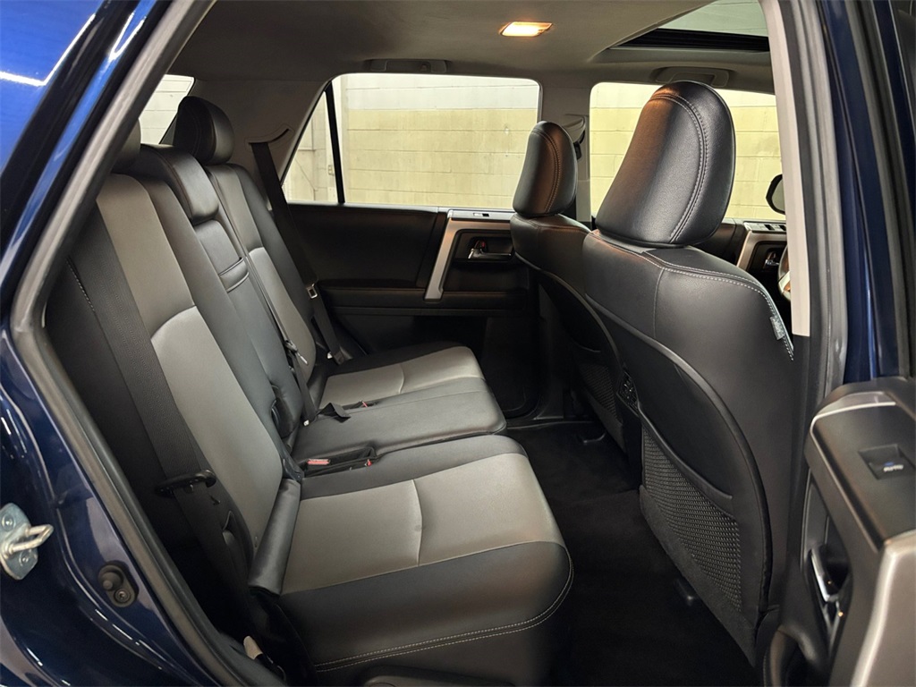2017 Toyota 4Runner SR5 Premium photo 17