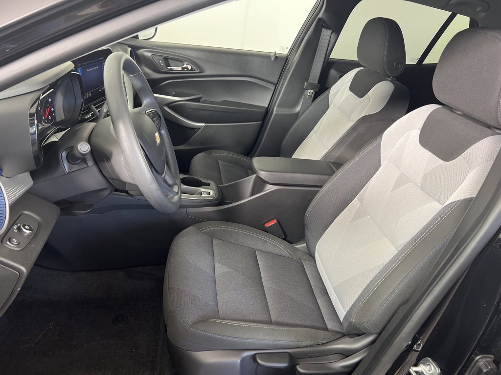 2025 Chevrolet Trax LS photo 13