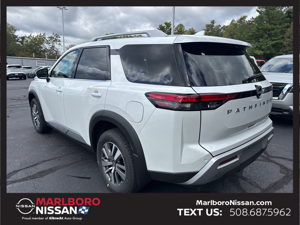 2025 Nissan Pathfinder SL photo 2
