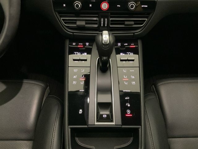 2024 Porsche Macan Base photo 22
