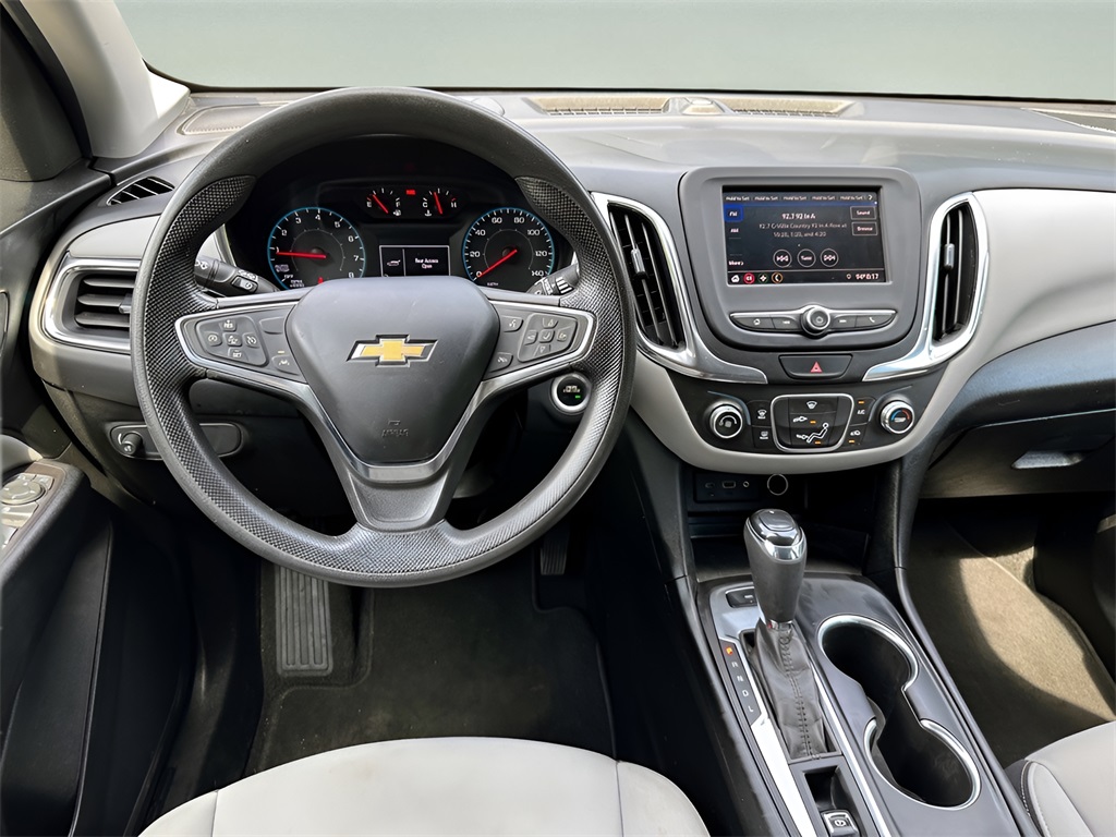 2020 Chevrolet Equinox LS photo 3