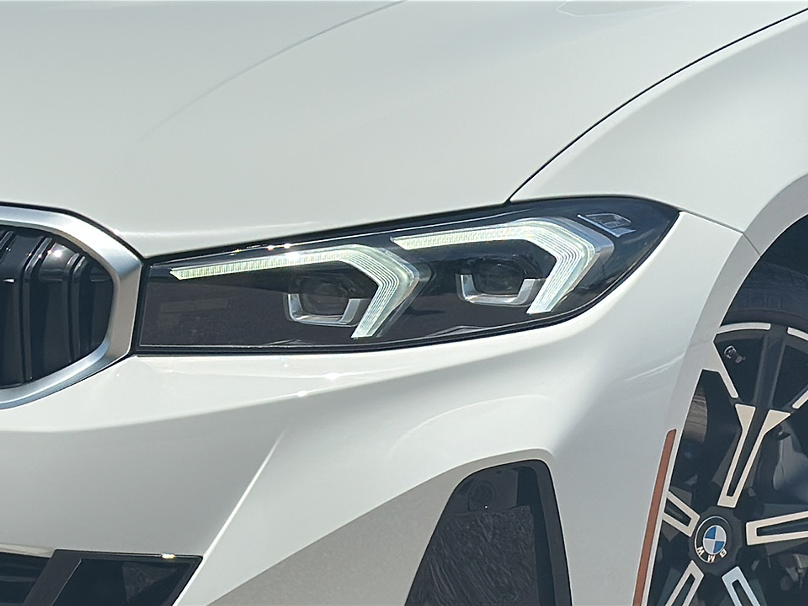 2025 Bmw 330i photo 2