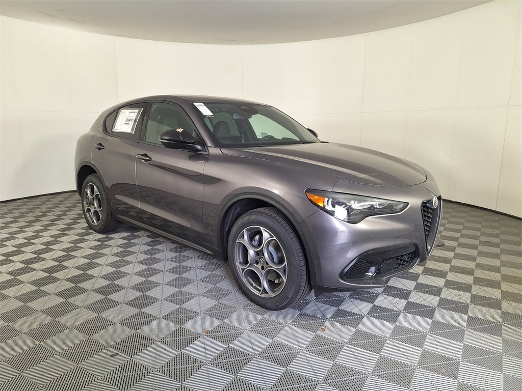 2025 Alfa Romeo Stelvio Sport photo 2