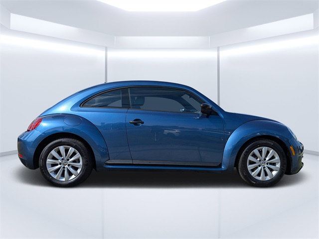 2016 Volkswagen Beetle 1.8T Classic photo 2
