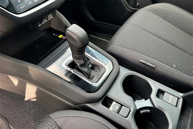 2025 Subaru Forester Premium photo 9