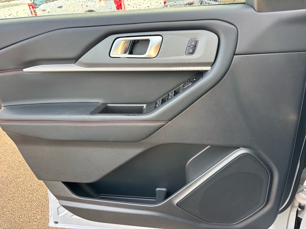 2026 Ford Explorer ST-Line photo 4