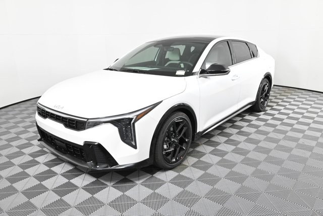 2025 Kia K4 GT-Line Turbo photo 4