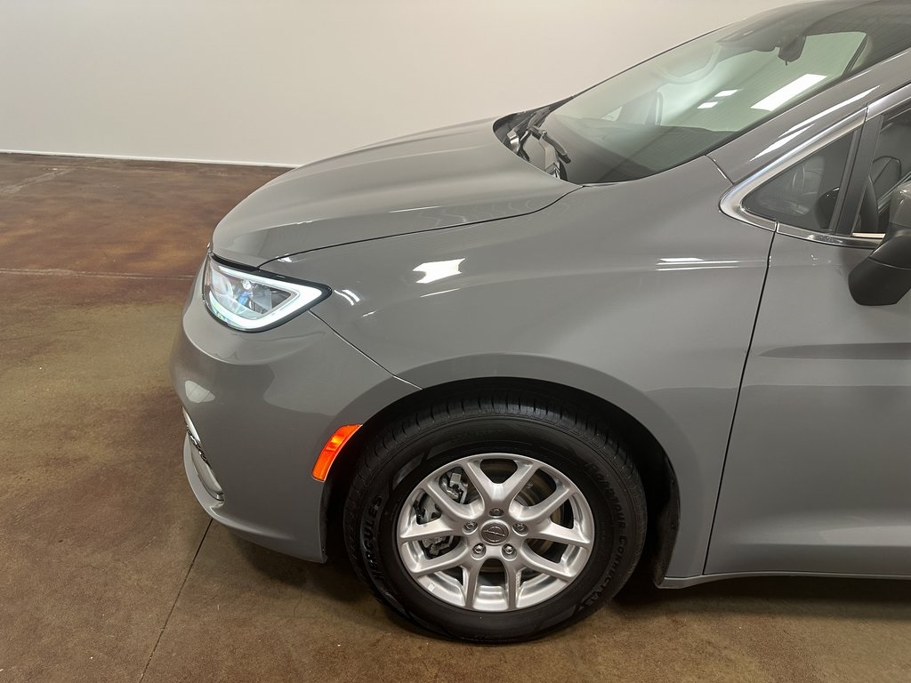 2023 Chrysler Pacifica Touring L photo 46