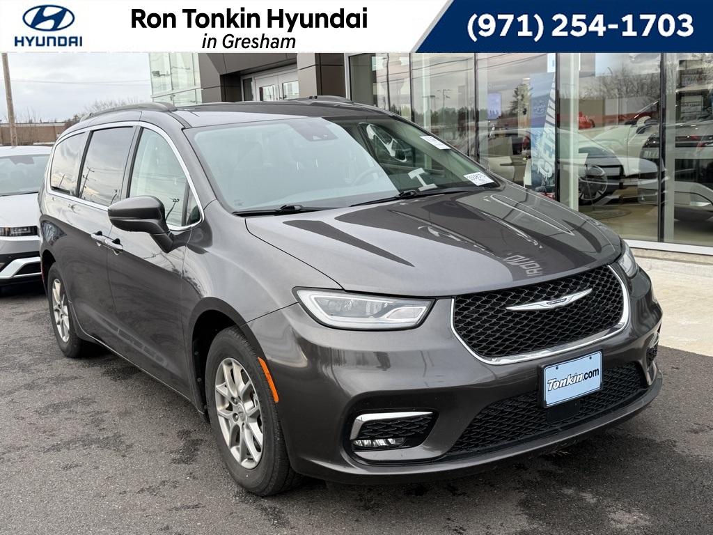 2021 Chrysler Pacifica Touring's photo