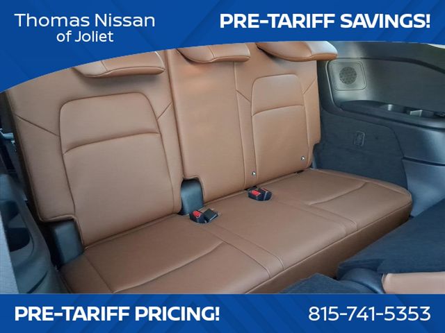2025 Nissan Pathfinder Platinum photo 14