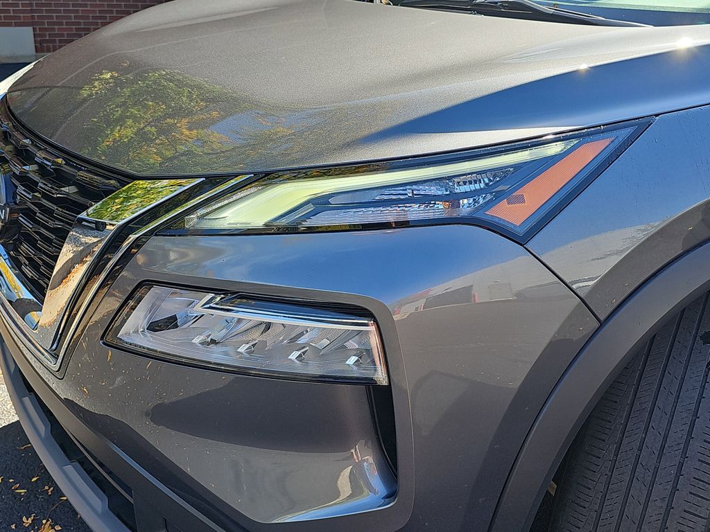 2022 Nissan Rogue SV photo 31