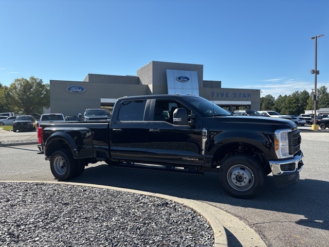 2025 Ford F-350 Super Duty XL's photo