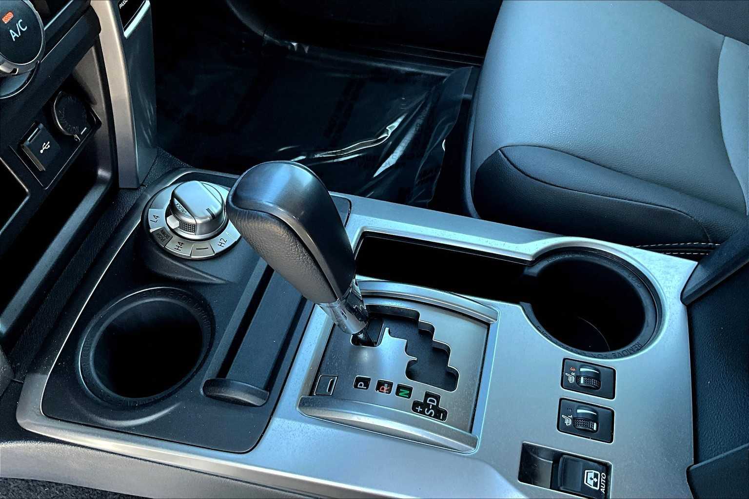 2021 Toyota 4Runner SR5 Premium photo 16