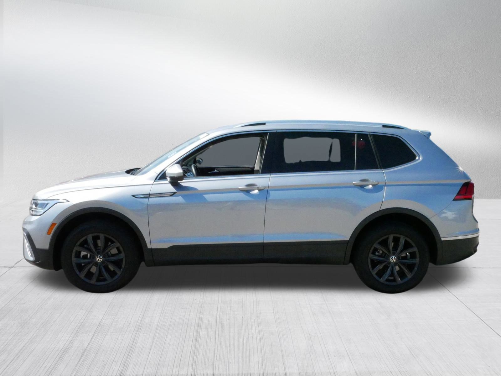 2024 Volkswagen Tiguan SE Wolfsburg Edition photo 4