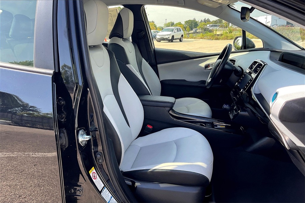 2021 Toyota Prius XLE AWD-e photo 7