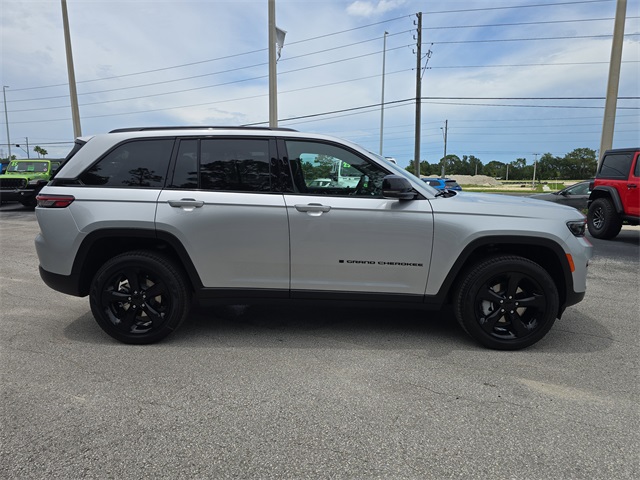 2025 Jeep Grand Cherokee Limited photo 4