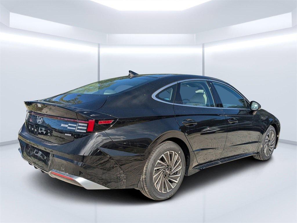 2025 Hyundai Sonata Hybrid SEL photo 3