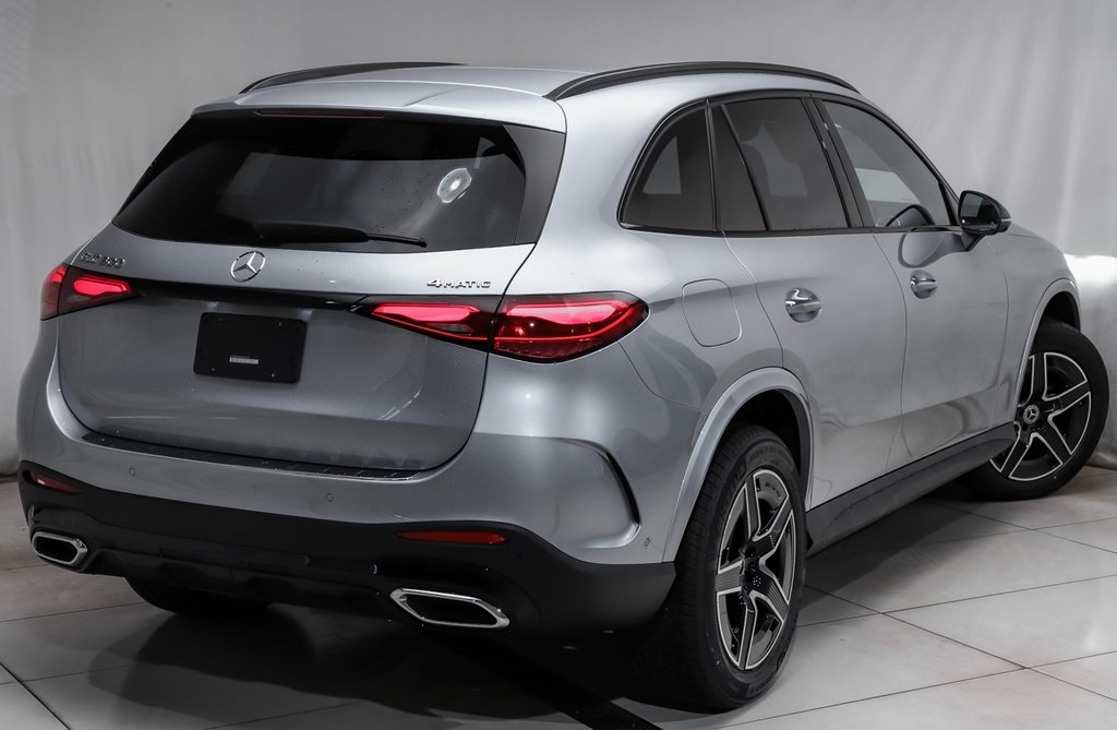 2025 Mercedes Benz GLC 300 4MATIC photo 3