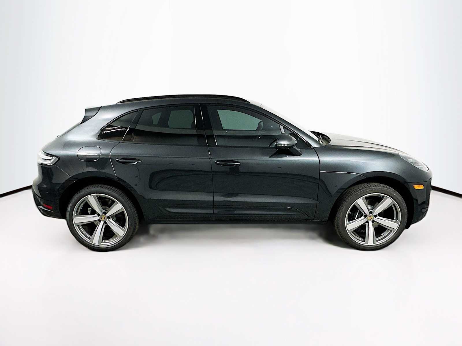 2026 Porsche Macan T photo 7