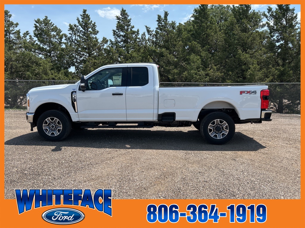 2025 Ford F-350 XLT photo 2