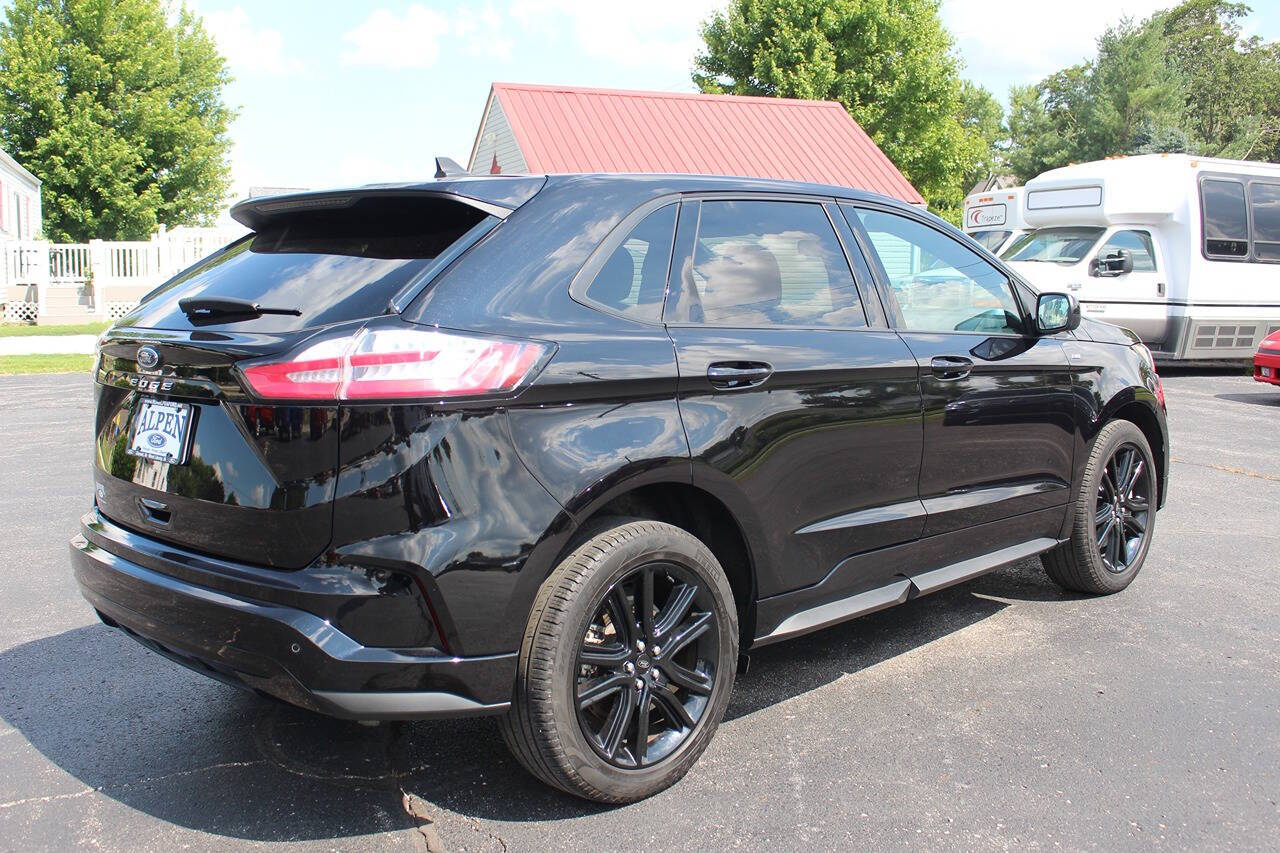 2024 Ford Edge ST photo 3