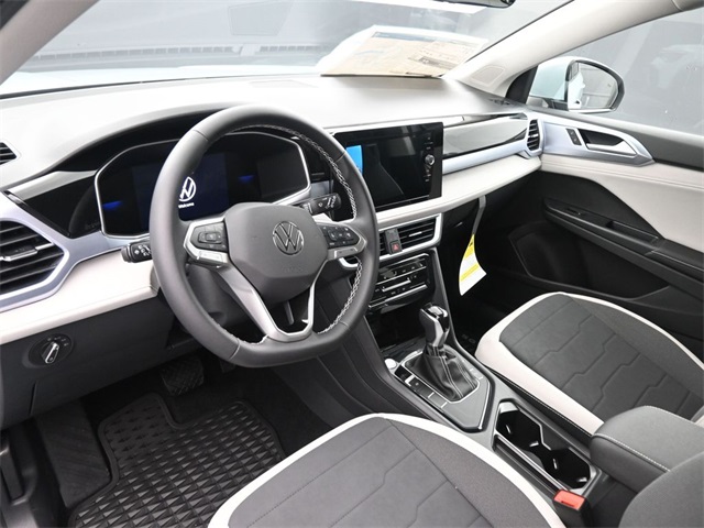 2025 Volkswagen Taos SE photo 18