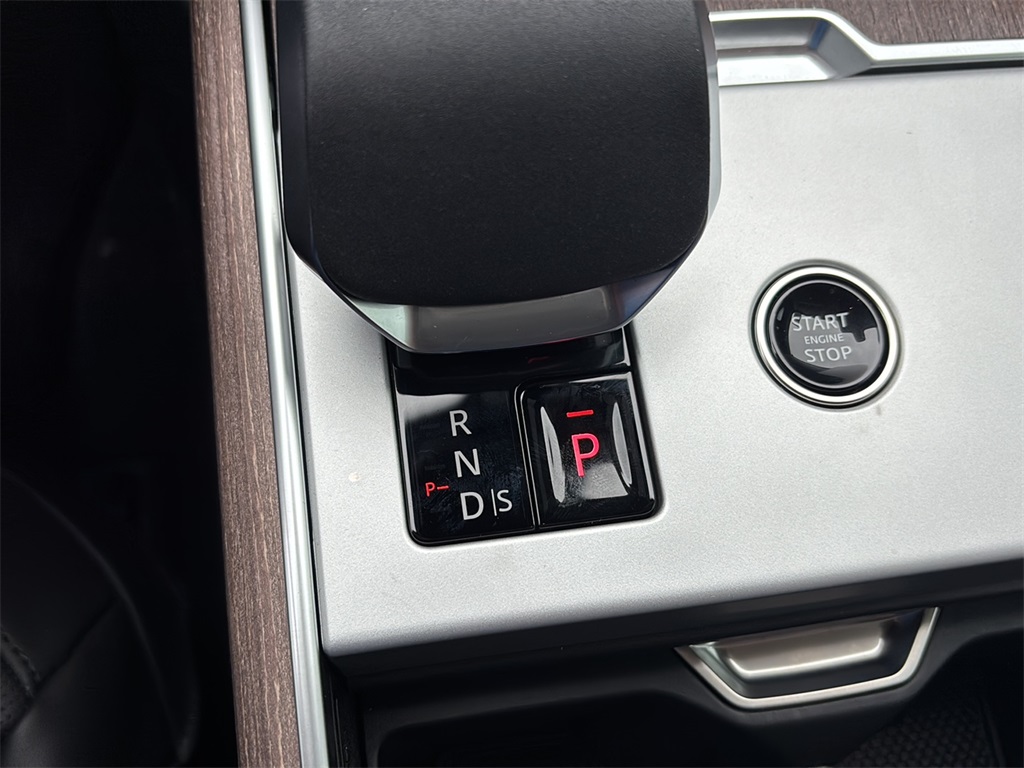 2025 Land Rover Range Rover SE photo 19