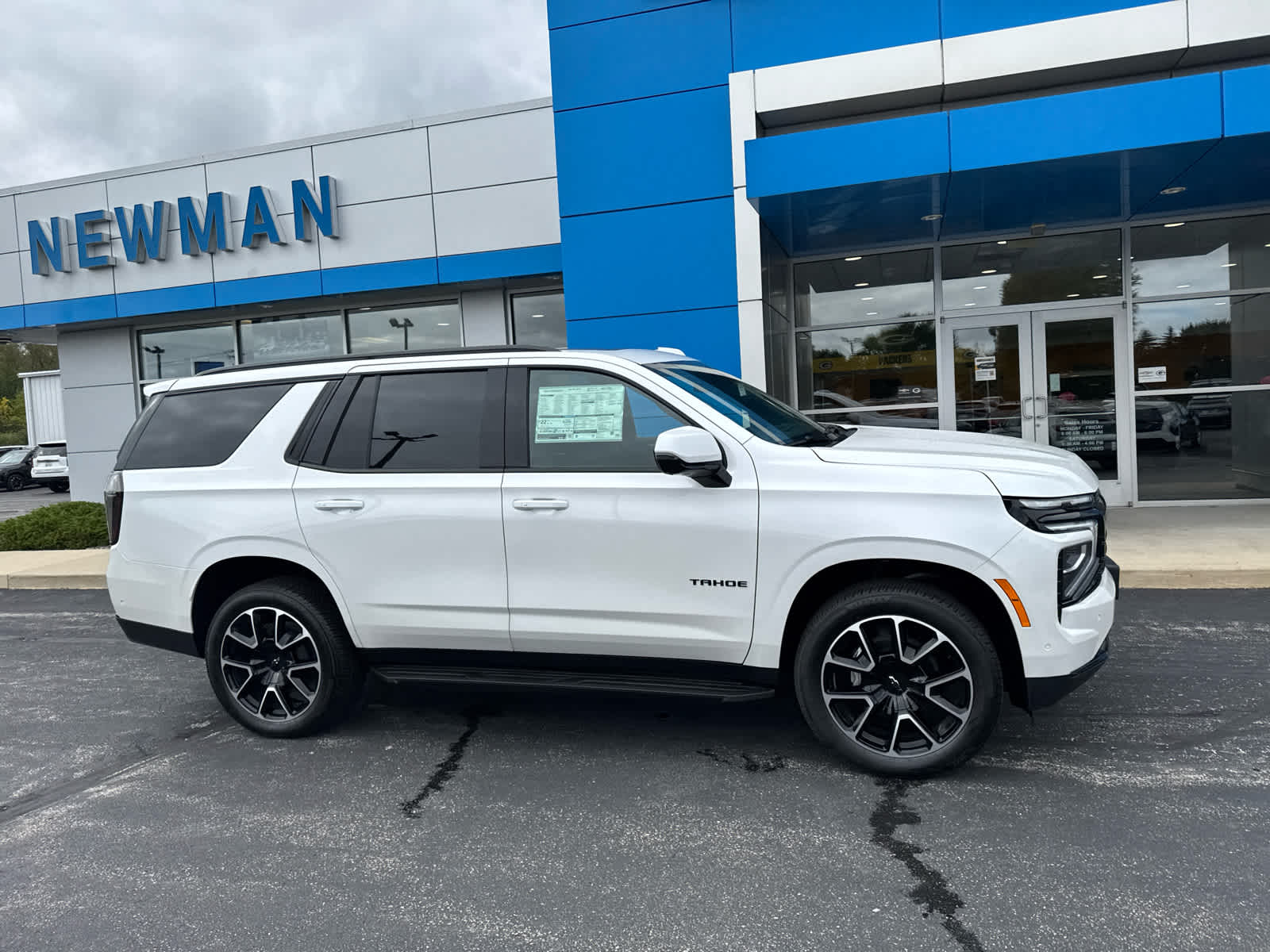 2025 Chevrolet Tahoe RST photo 2