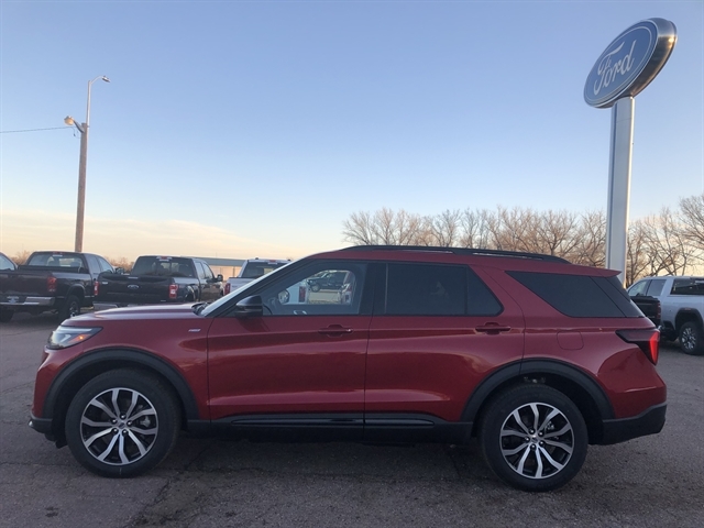 2025 Ford Explorer ST-Line photo 2