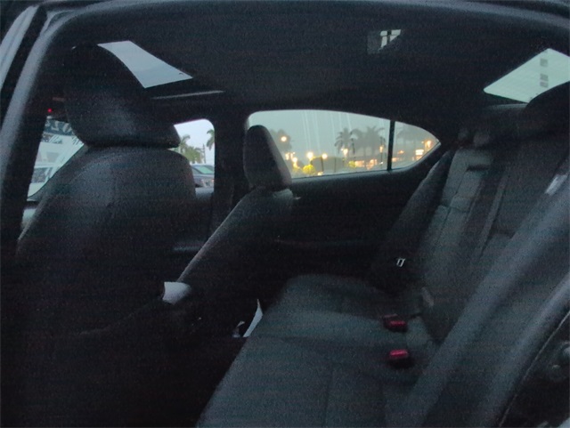 2024 Lexus IS 300 photo 8