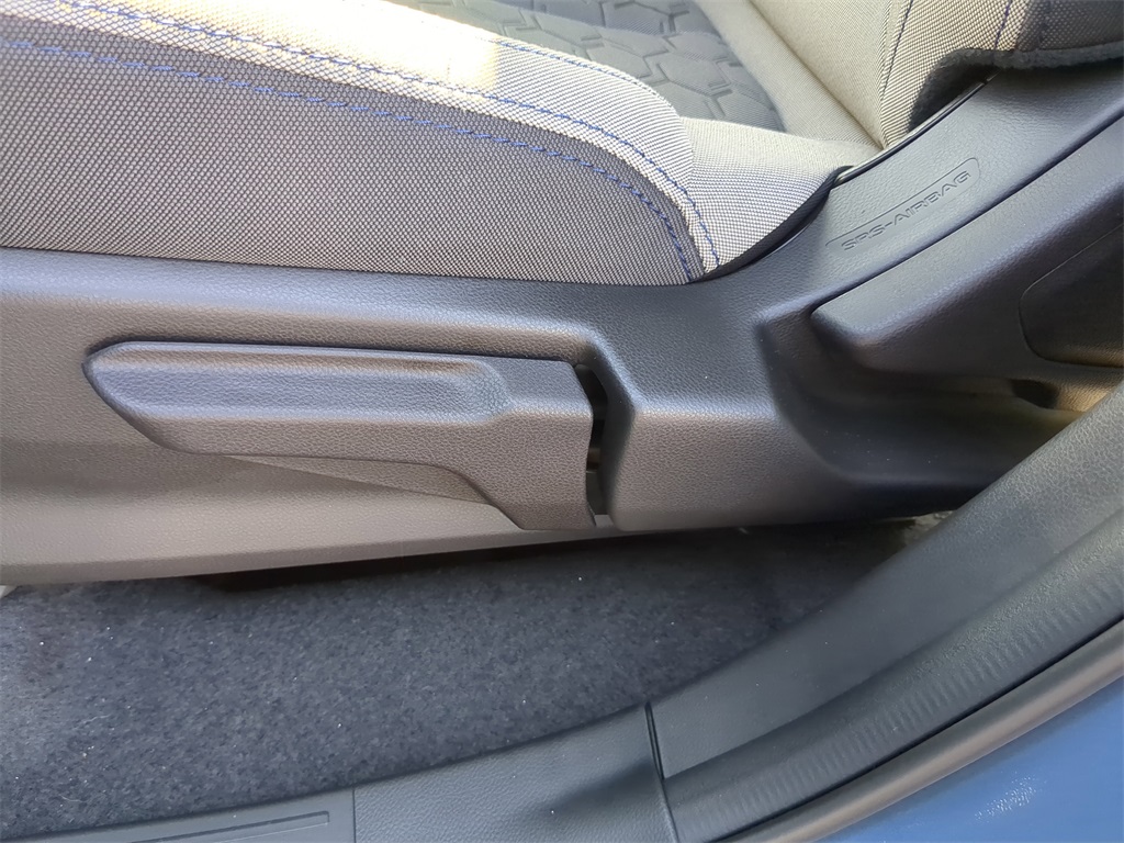2025 Subaru Forester Base photo 17