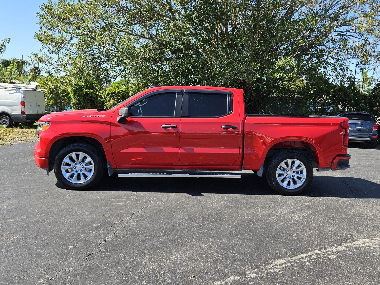 2024 Chevrolet Silverado 1500 Custom photo 2