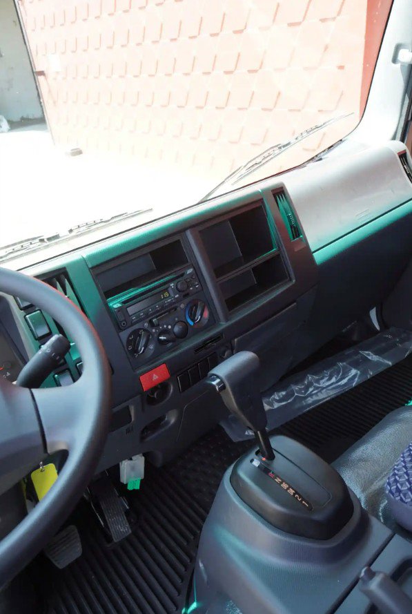 2024 Isuzu NPR photo 4