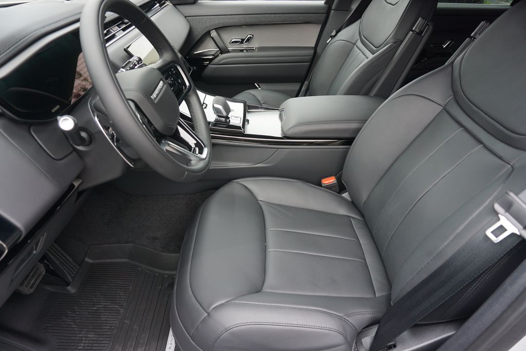 2025 Land Rover Range Rover Sport SE photo 18