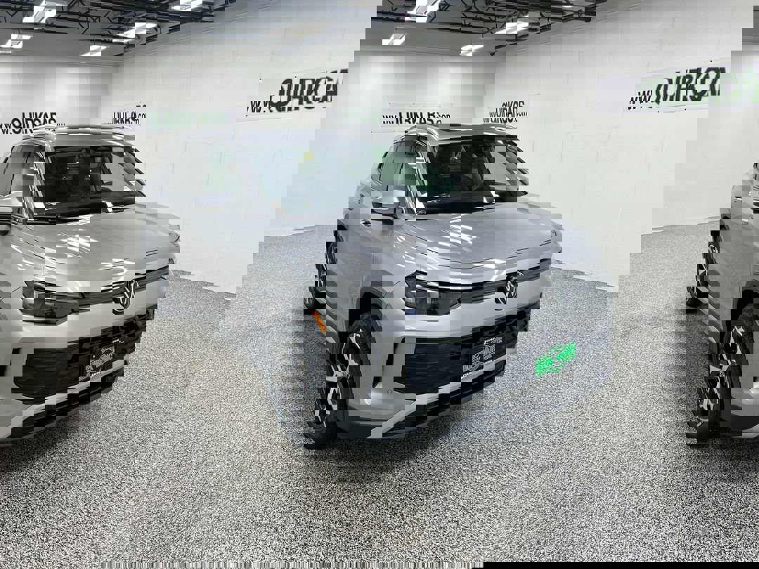 2025 Volkswagen Tiguan SE's photo