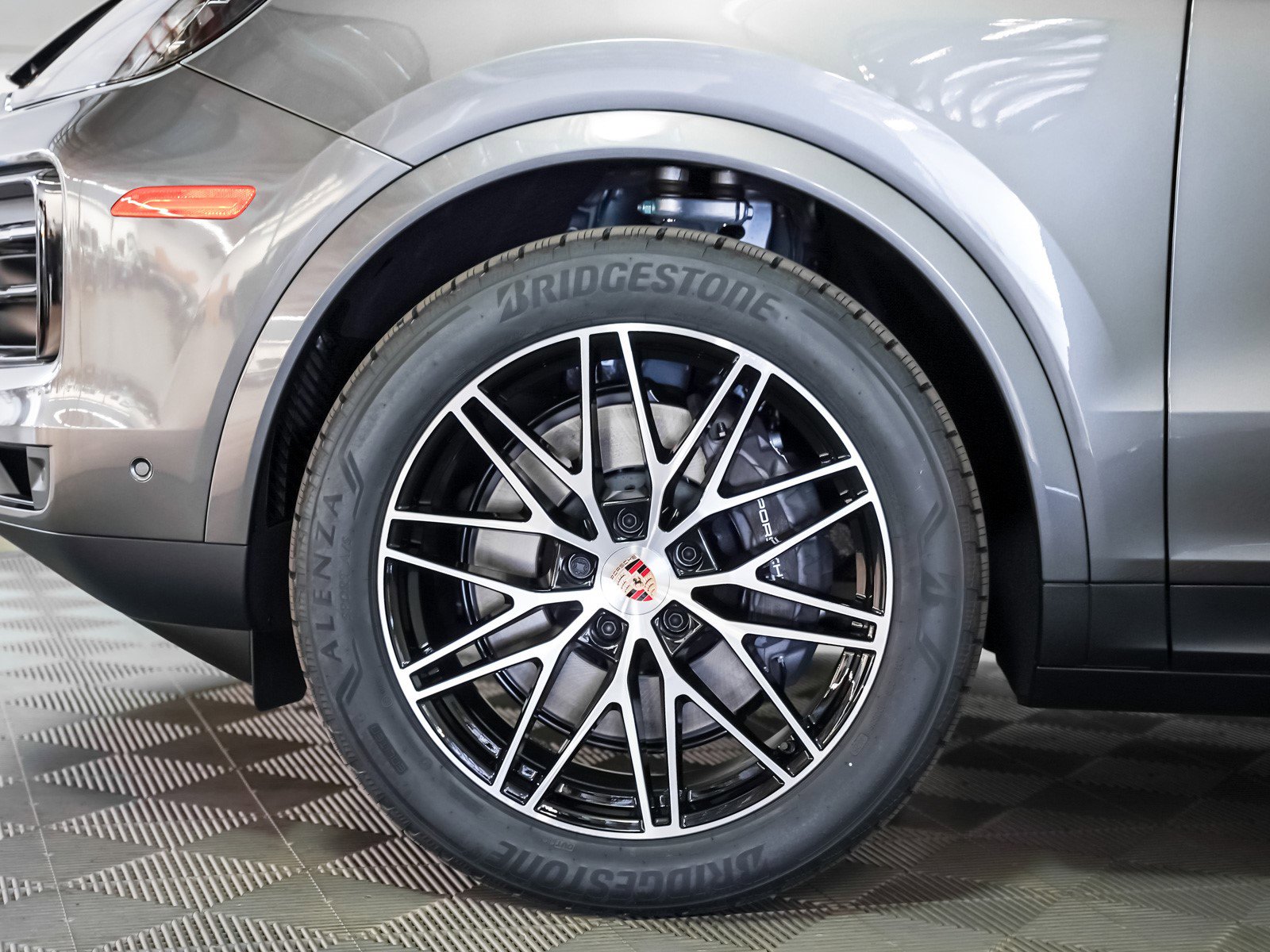 2025 Porsche Cayenne photo 14