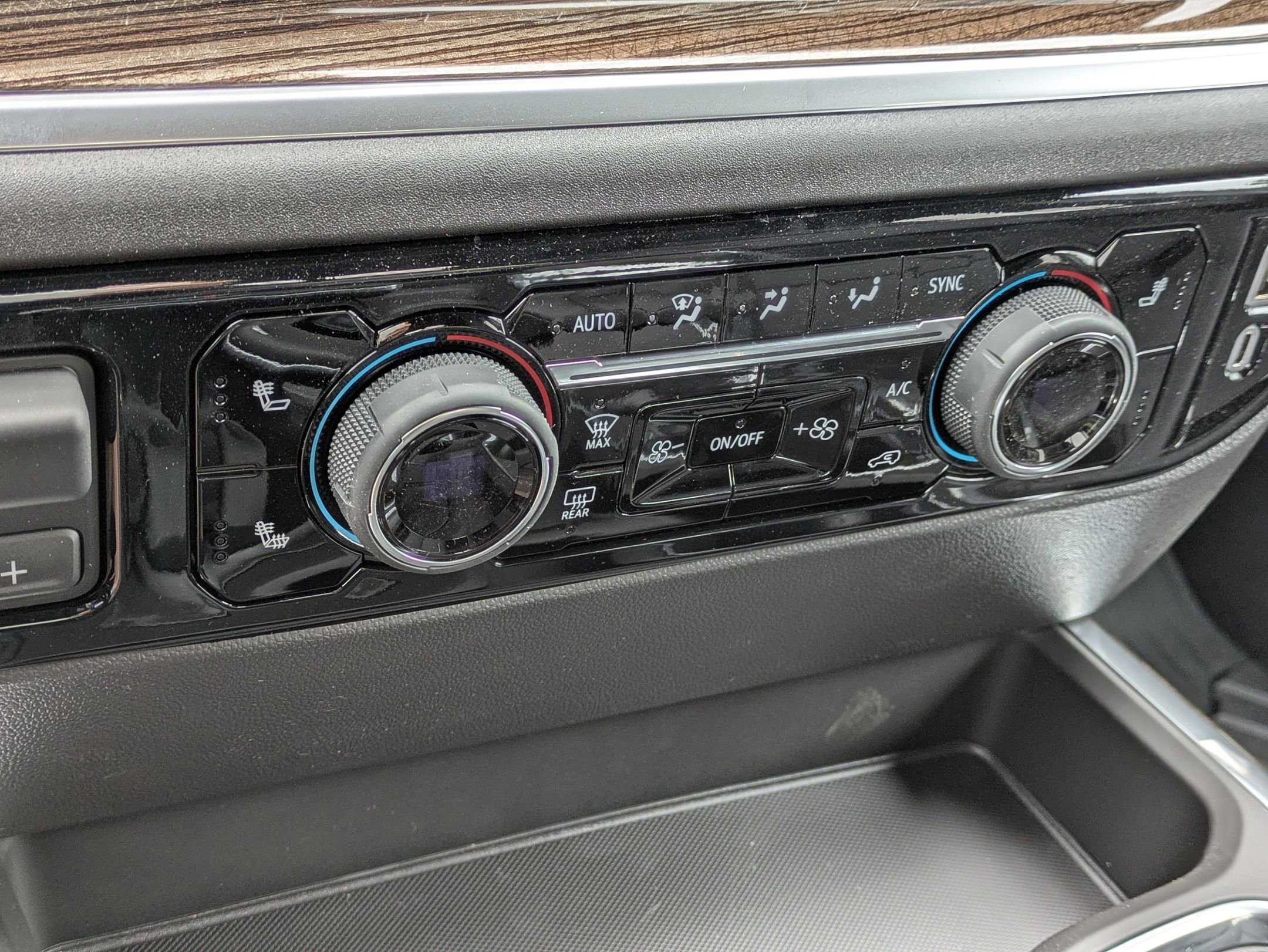 2025 Chevrolet Silverado 1500 RST photo 18