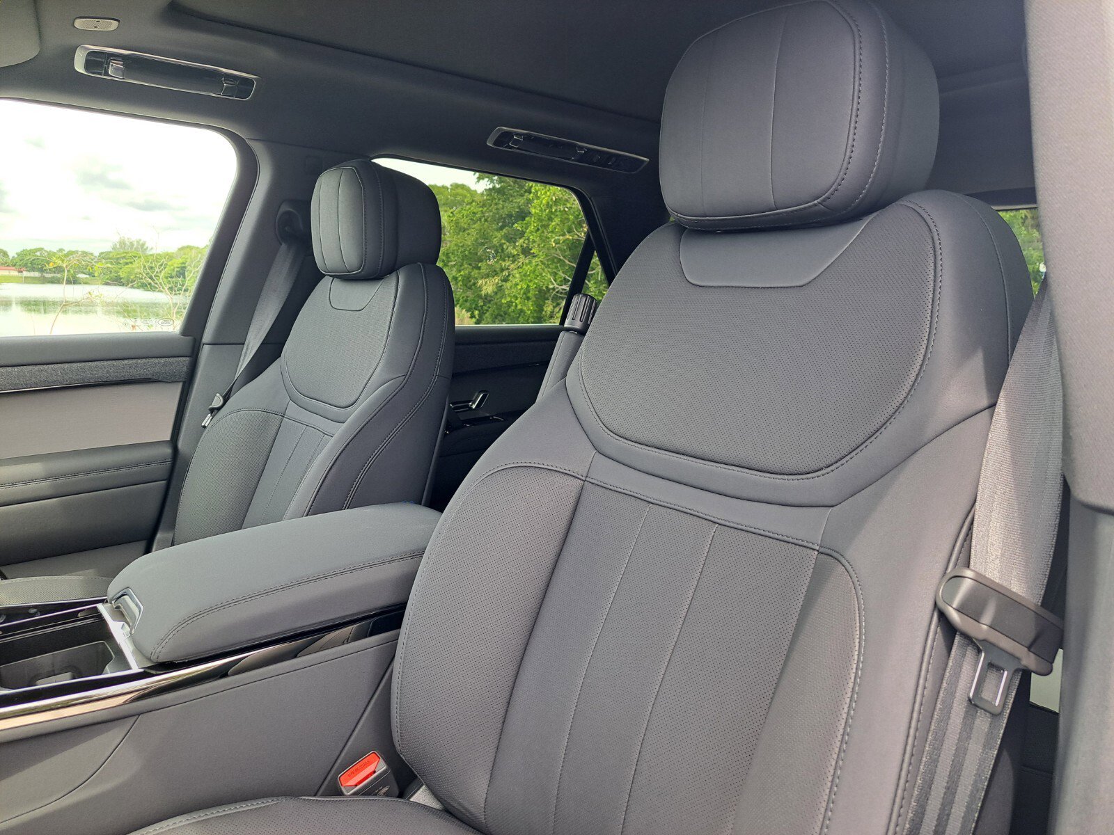 2025 Land Rover Range Rover Sport SE photo 10